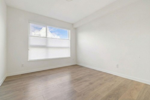 2-533 3Rd Street E, North Vancouver, BC 