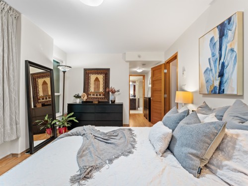 306-1328 Pender Street W, Vancouver, BC 