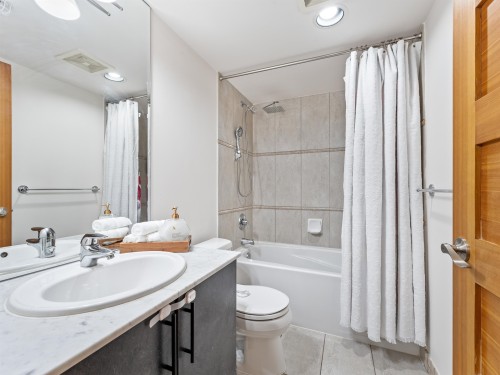 306-1328 Pender Street W, Vancouver, BC 