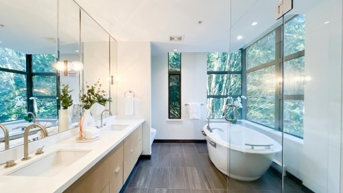 801-3315 Cypress Place, West Vancouver, BC 