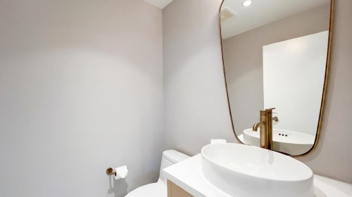 801-3315 Cypress Place, West Vancouver, BC 