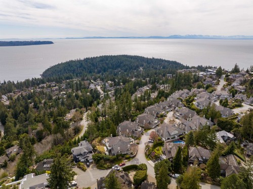 9-5110 Alderfeild Place, West Vancouver, BC 