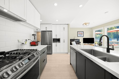 605-3038 St George Street, Port Moody, BC 