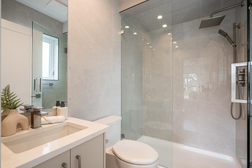 1-1816 3Rd Avenue E, Vancouver, BC 