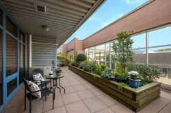 202-1750 2nd Avenue W Vancouver, BC V6J 1H6