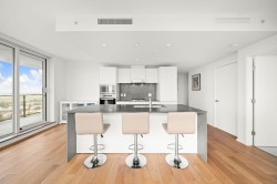 1808-8555 Granville Street  Vancouver, BC V6P 0C3