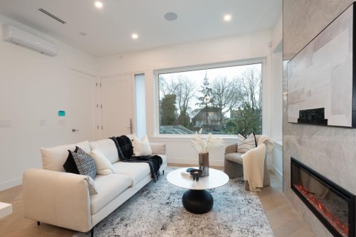 4426 4Th Avenue W, Vancouver, BC 