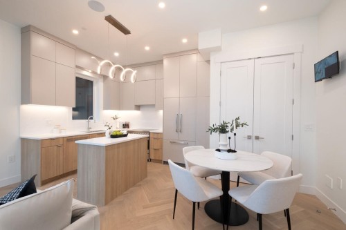 4426 4Th Avenue W, Vancouver, BC 