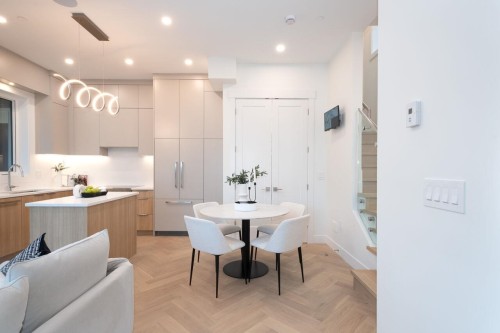 4426 4Th Avenue W, Vancouver, BC 