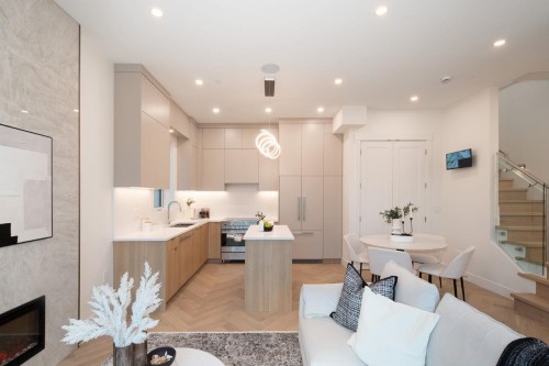 4426 4Th Avenue W, Vancouver, BC 