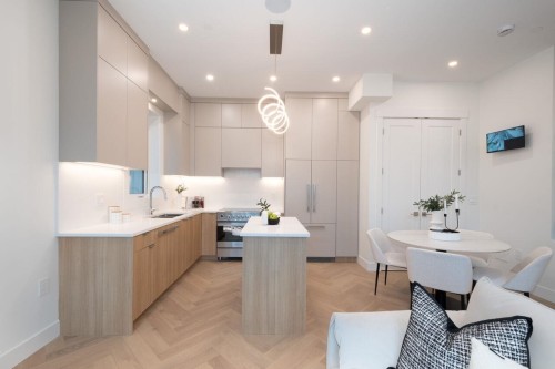 4426 4Th Avenue W, Vancouver, BC 