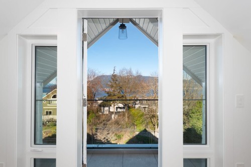 4426 4Th Avenue W, Vancouver, BC 