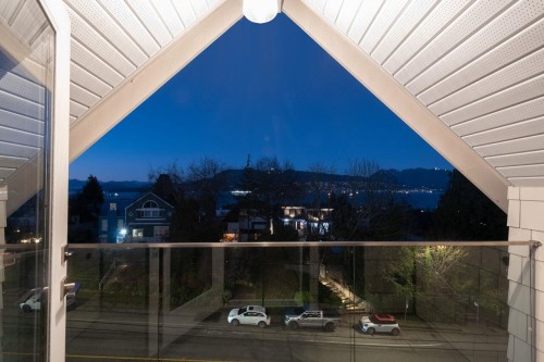 4426 4Th Avenue W, Vancouver, BC 