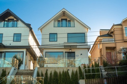 4426 4Th Avenue W, Vancouver, BC 