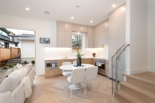 4424 4Th Avenue W, Vancouver, BC 