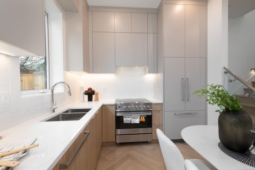 4424 4Th Avenue W, Vancouver, BC 