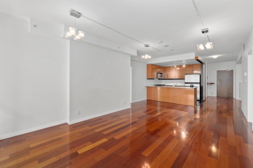 307-100 Esplanade Avenue E, North Vancouver, BC 