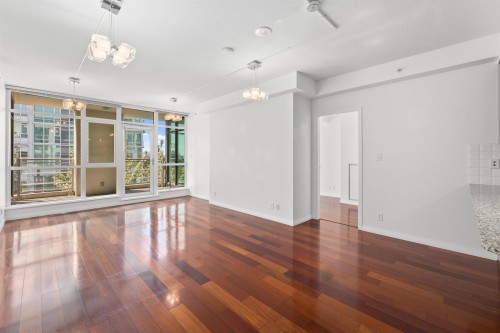 307-100 Esplanade Avenue E, North Vancouver, BC 