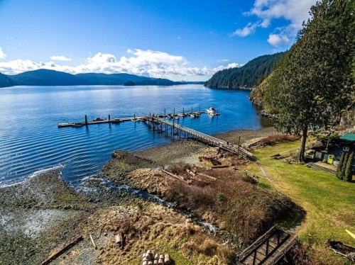 6 Brighton Beach, North Vancouver, BC 