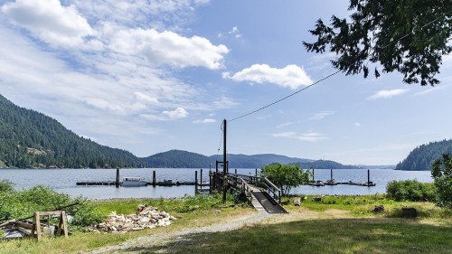 6 Brighton Beach, North Vancouver, BC 