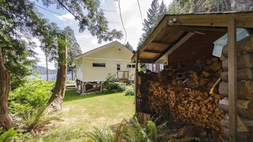 6 Brighton Beach, North Vancouver, BC 