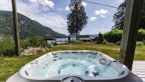 6 Brighton Beach, North Vancouver, BC 