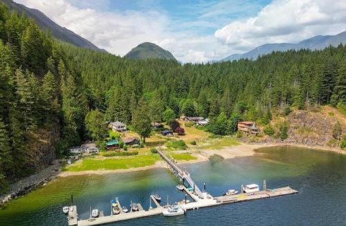 6 Brighton Beach, North Vancouver, BC 