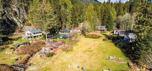 6 Brighton Beach, North Vancouver, BC 