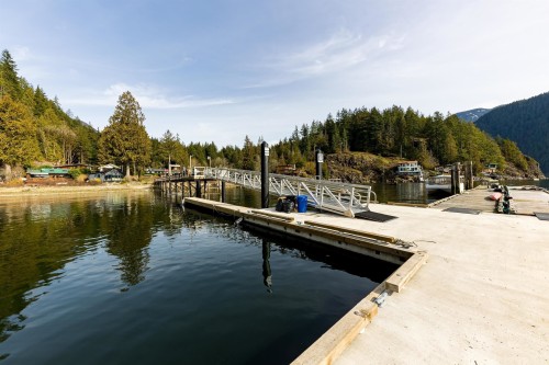 6 Brighton Beach, North Vancouver, BC 