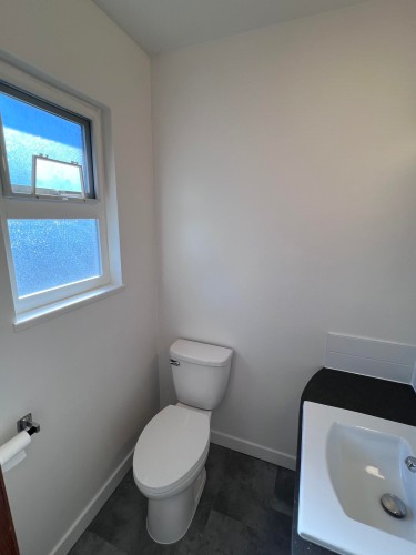 4695 Nanaimo Street, Vancouver, BC - Indoor Photo Showing Bathroom