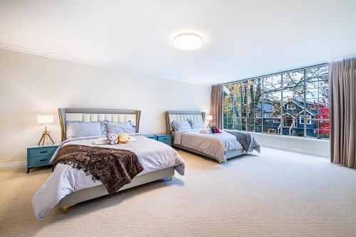 4570 13Th Avenue W, Vancouver, BC 