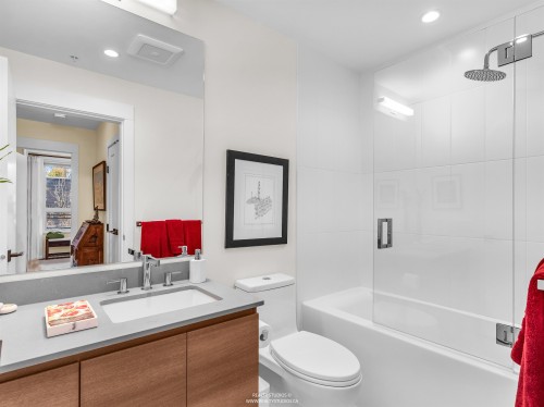 206-715 15Th Street W, North Vancouver, BC 