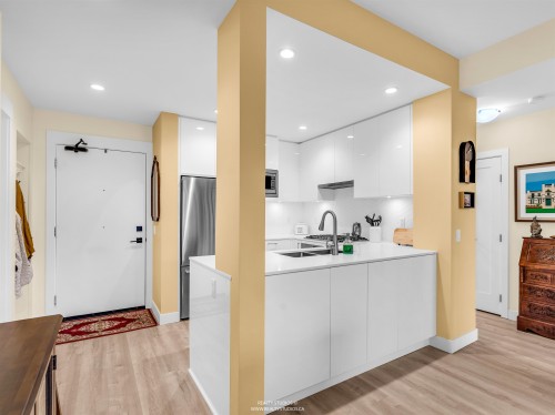 206-715 15Th Street W, North Vancouver, BC 