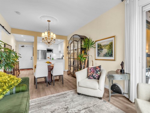 206-715 15Th Street W, North Vancouver, BC 