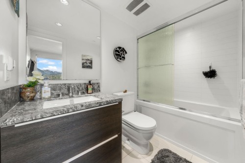 2202-1550 Fern Street, North Vancouver, BC 