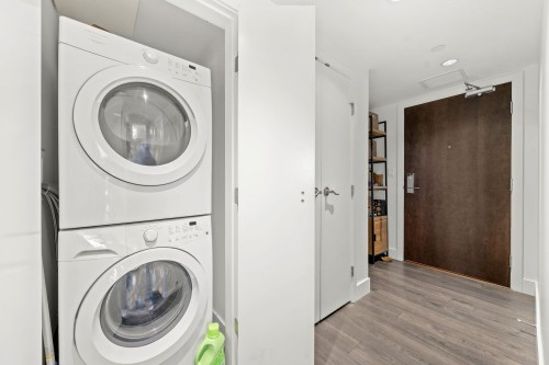 2202-1550 Fern Street, North Vancouver, BC 