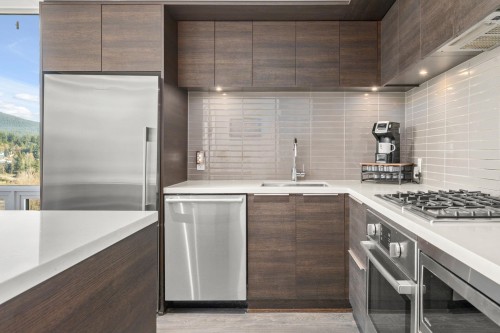 2202-1550 Fern Street, North Vancouver, BC 