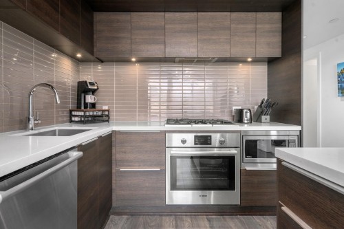 2202-1550 Fern Street, North Vancouver, BC 