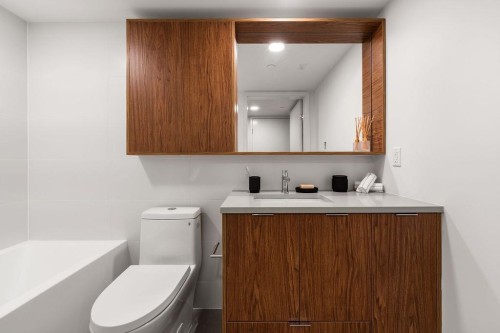 307-2419 Grant Street, Vancouver, BC 