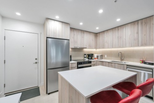 409-3596 Malsum Drive, North Vancouver, BC 