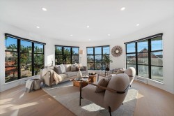 101-2412 Haywood Avenue  West Vancouver, BC V7V 1Y1