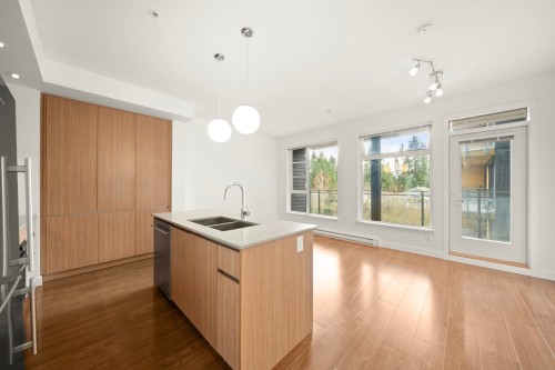 320-516 Foster Avenue  Coquitlam, BC V3J 0H8