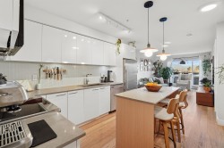 206-233 Kingsway  Vancouver, BC V5T 3J5