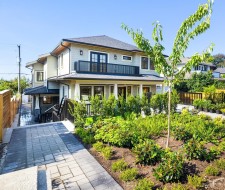 261 6th Street W North Vancouver, BC V7M 1K7