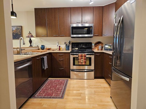 404-5631 Inlet Avenue  Sechelt, BC V7Z 0J1