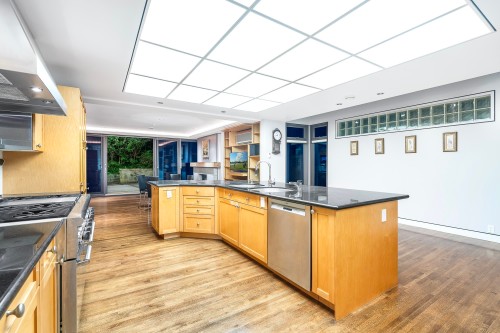 687 Beachview Drive, North Vancouver, BC 