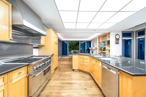 687 Beachview Drive, North Vancouver, BC 