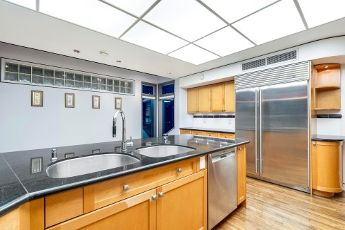 687 Beachview Drive, North Vancouver, BC 