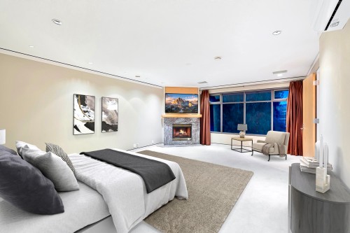 687 Beachview Drive, North Vancouver, BC 