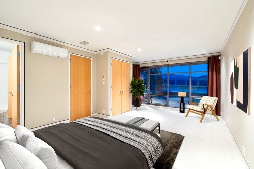 687 Beachview Drive, North Vancouver, BC 